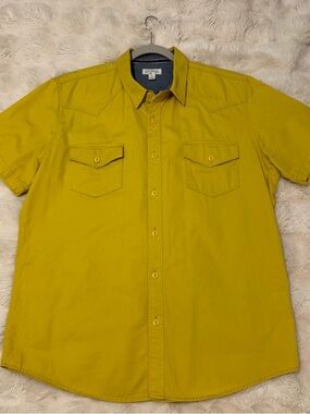 Sun + Stone Men’s Short-Sleeve Button-Down Camp Shirt in Mustard Color